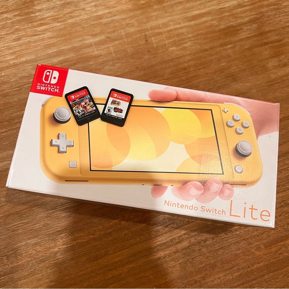 Nintendo Switch Lite - with TWO GAMES